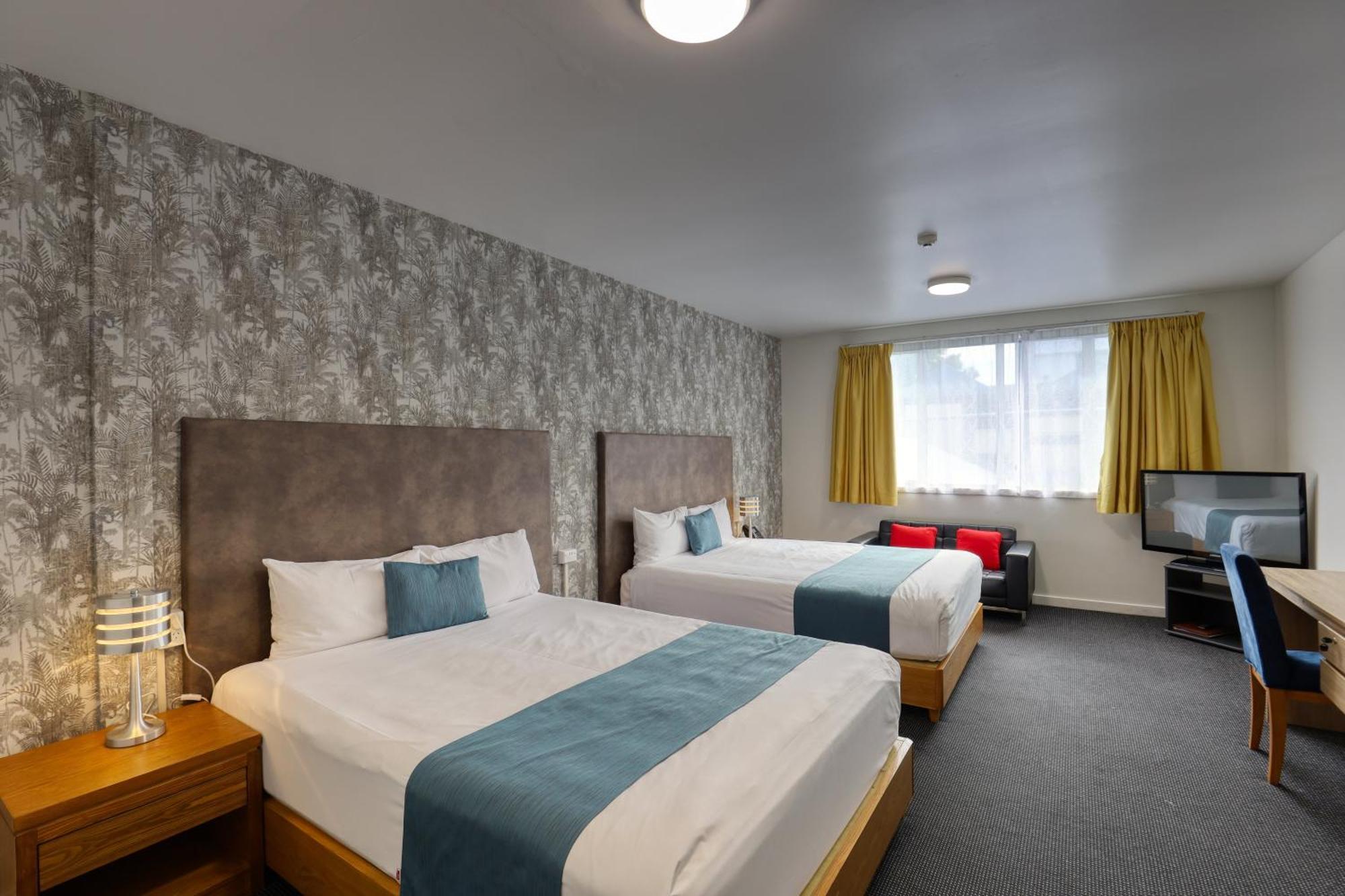 Ramada By Wyndham, Hamilton City Center Exterior photo