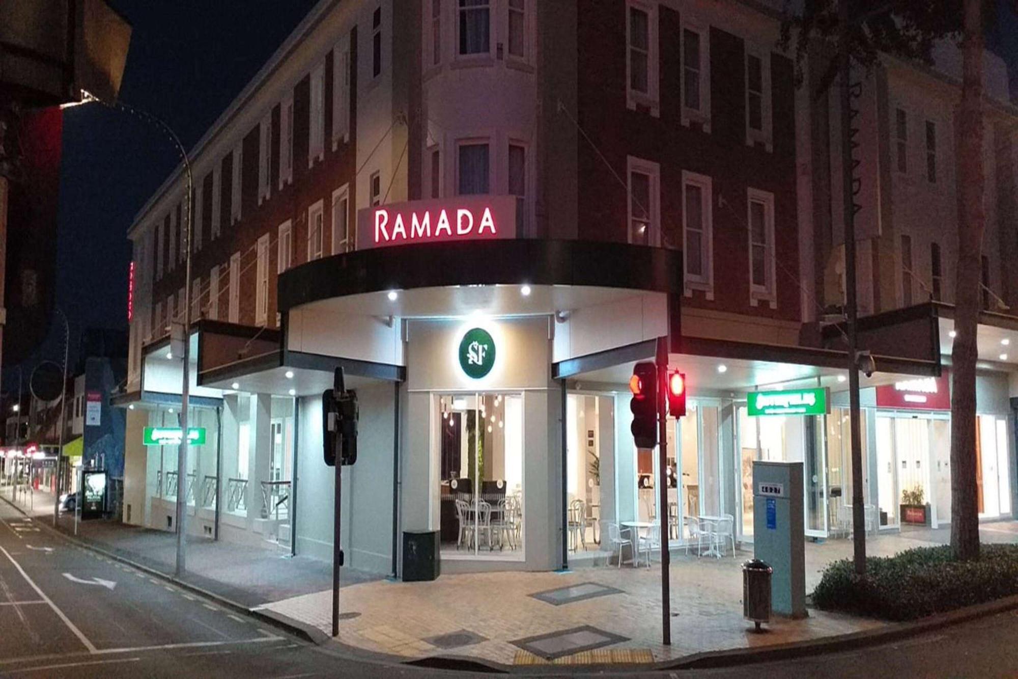 Ramada By Wyndham, Hamilton City Center Exterior photo