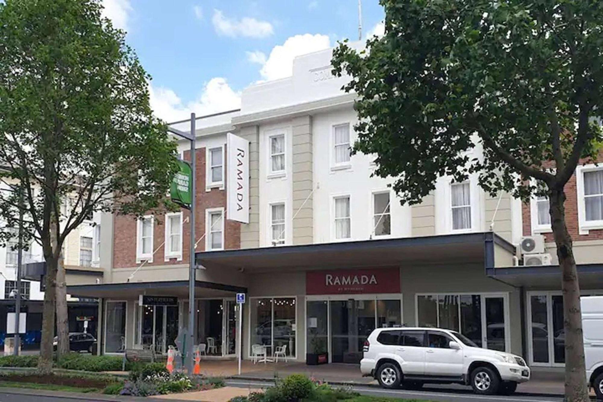 Ramada By Wyndham, Hamilton City Center Exterior photo